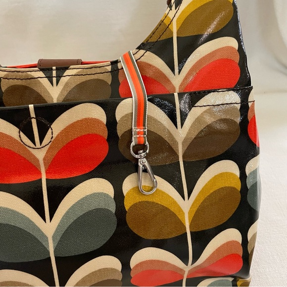 Orla Kiely classic multi-stem print midi crossbody bag with adjustable strap - Picture 15 of 16
